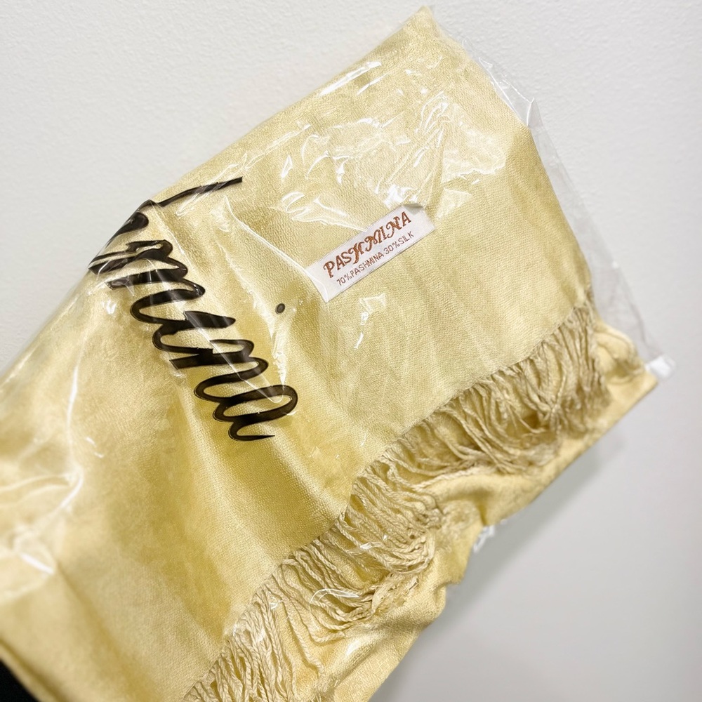 Light yellow/gold pashmina scarf / wrap
